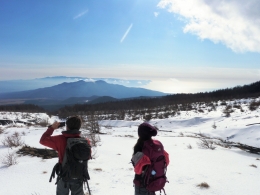 【冬の富士山で遊んでみよう！】 富士山スノーシューツアー ◆写真＆温かいランチつき！